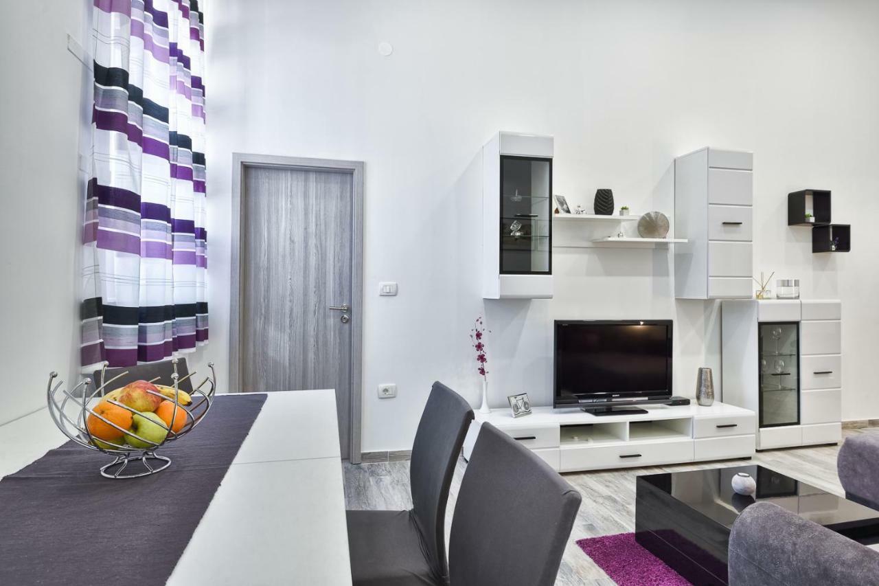 Apartment 20M From Arena Pula Buitenkant foto