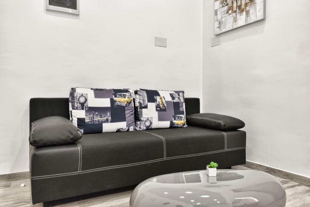 Apartment 20M From Arena Pula Buitenkant foto