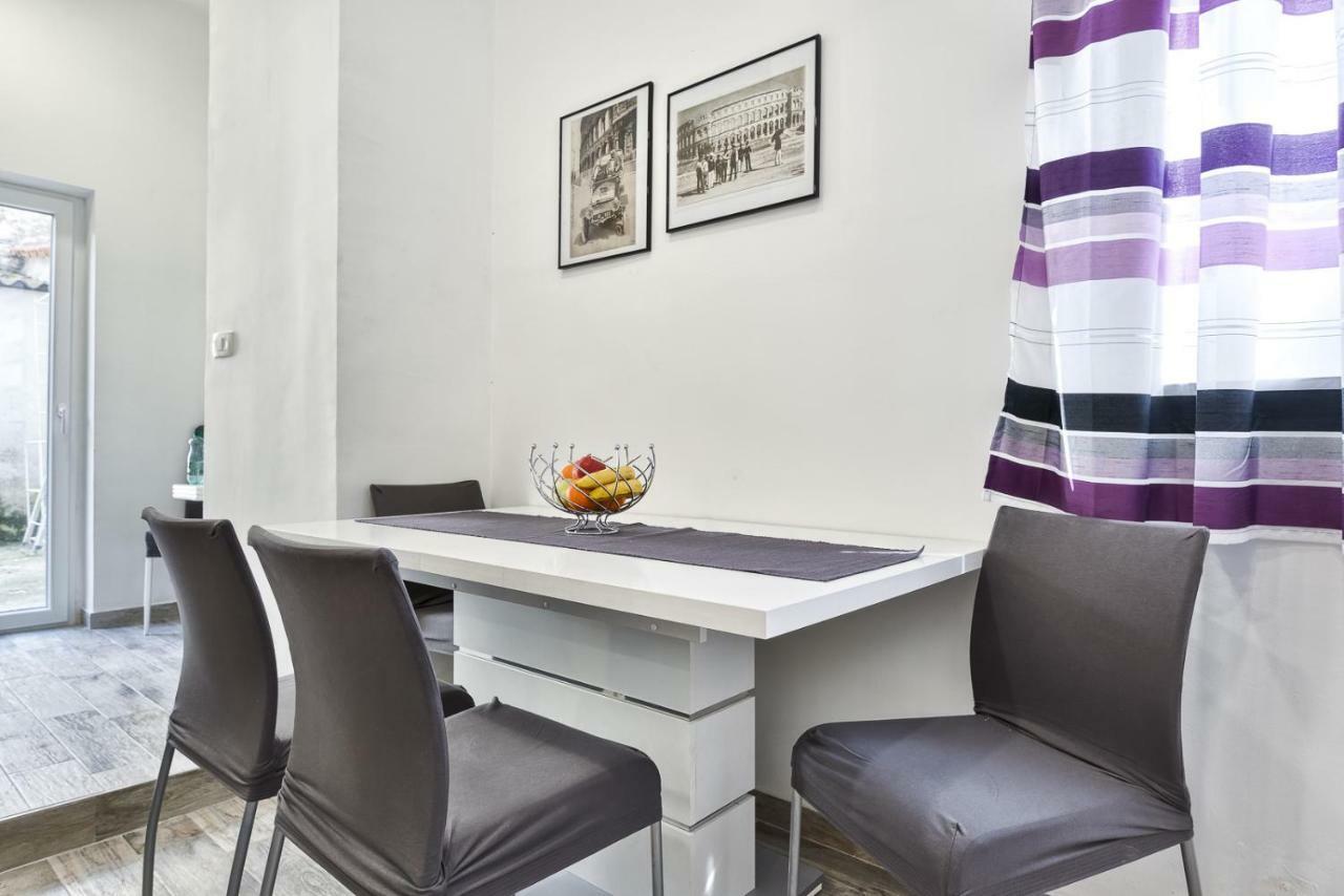 Apartment 20M From Arena Pula Buitenkant foto
