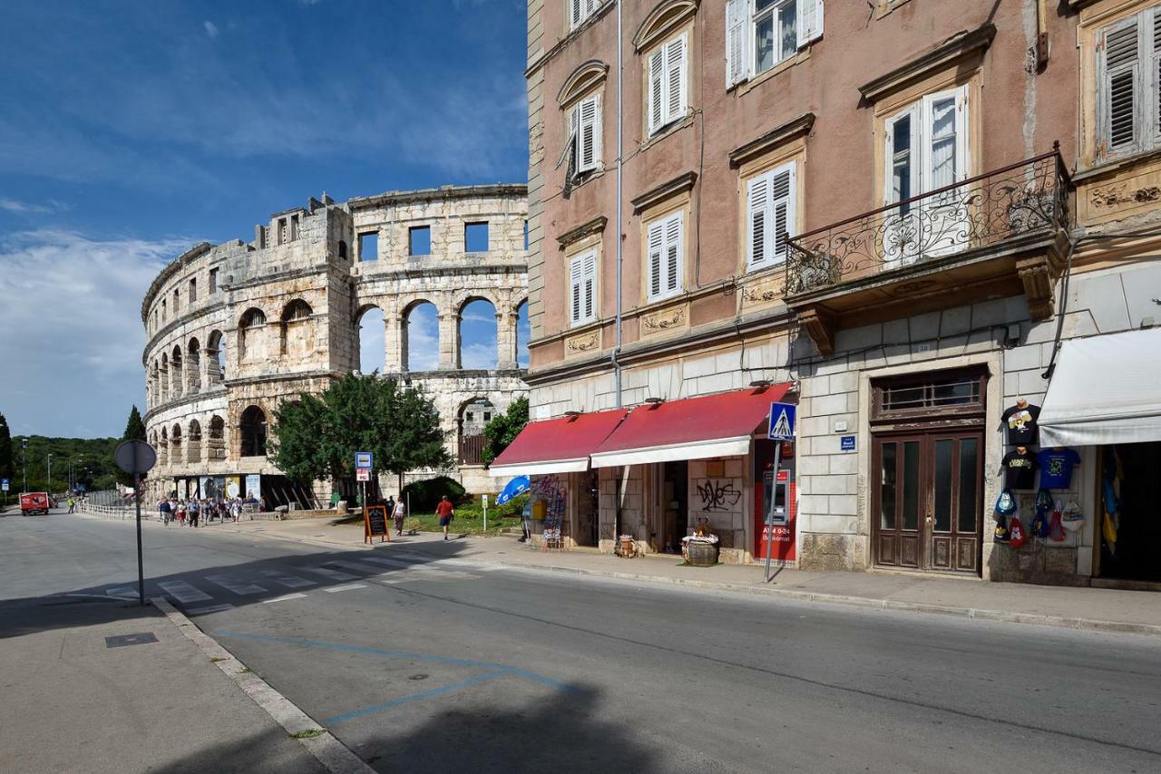 Apartment 20M From Arena Pula Buitenkant foto