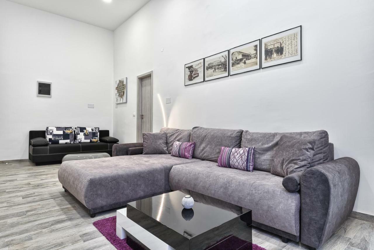 Apartment 20M From Arena Pula Buitenkant foto