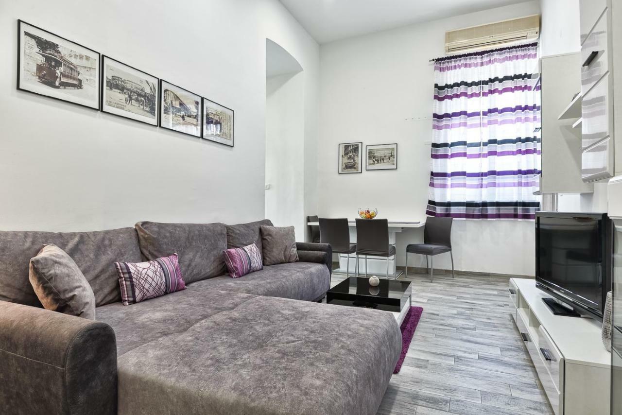 Apartment 20M From Arena Pula Buitenkant foto