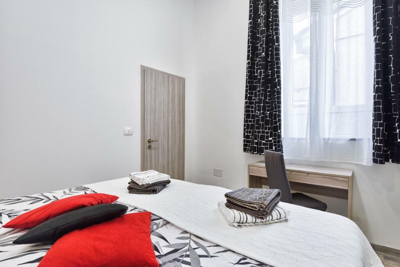 Apartment 20M From Arena Pula Buitenkant foto